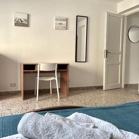 Lorenzo'S House Catania City Centre - Comfortable Large Apartment With 2 Bedrooms And 2 Baths, Close To Trains, Metro And Bus Station Buitenkant foto