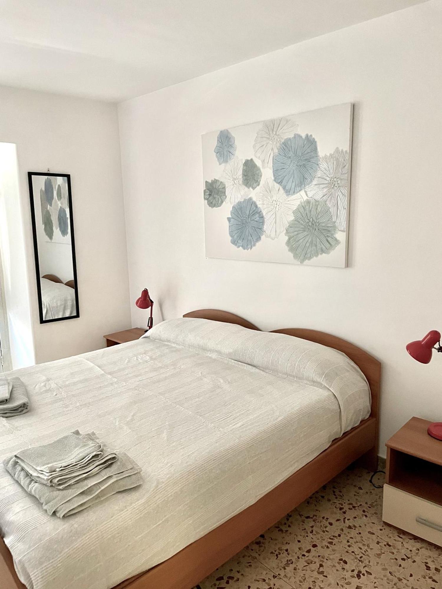 Lorenzo'S House Catania City Centre - Comfortable Large Apartment With 2 Bedrooms And 2 Baths, Close To Trains, Metro And Bus Station Buitenkant foto